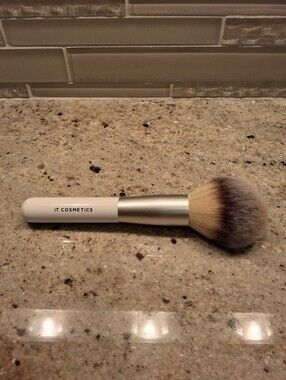 It Cosmetics Brush #8